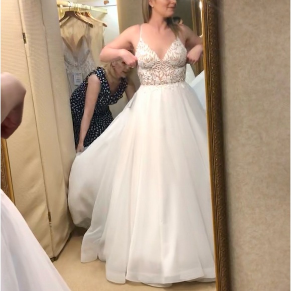 HAYLEY PAIGE WEDDING GOWN (Mikaella 2225). NWT MINT CONDITION, A-Line Princess - Picture 14 of 16